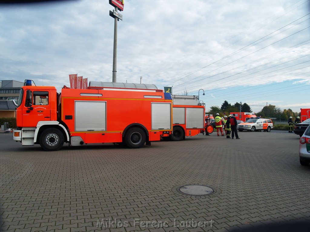 VU KVB Bus Pkw Koeln Porz Gremberghoven August Horchstr  P23.JPG